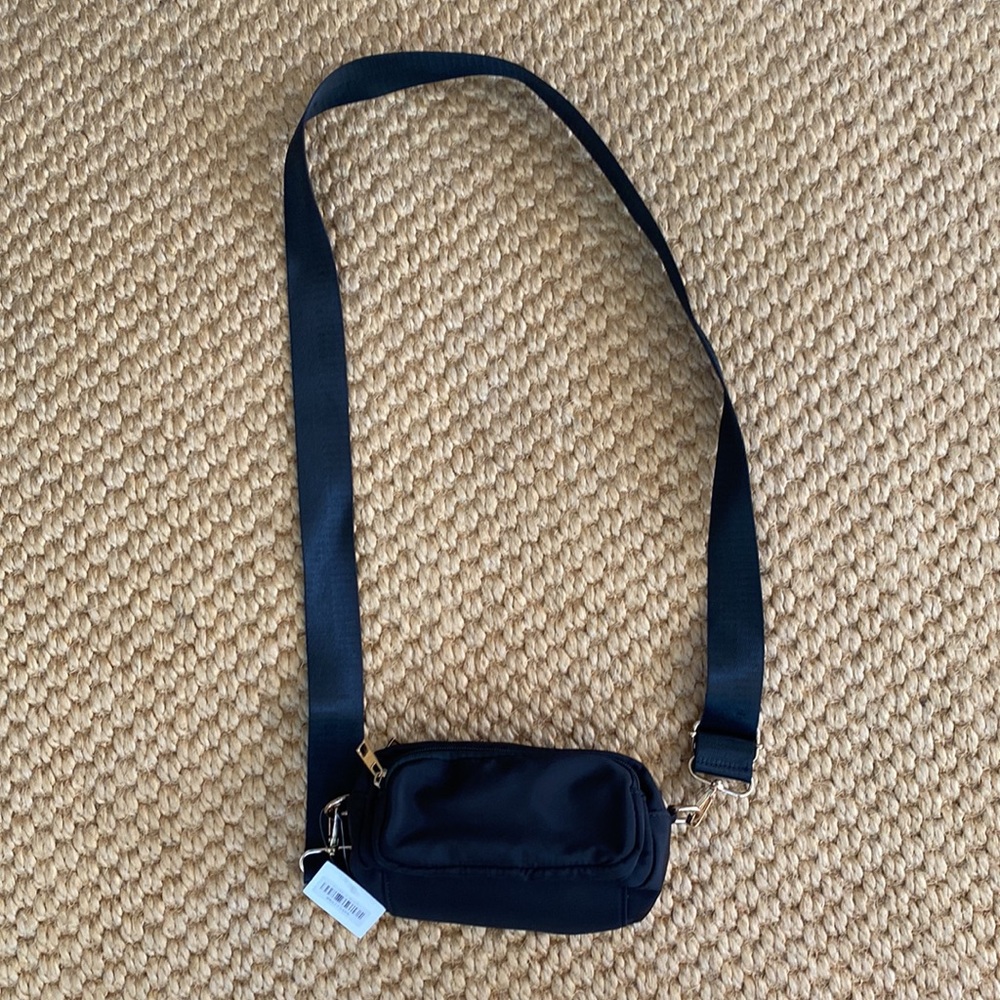 NWT Crossbody Bag with adjustable strap - two pockets - Picture 8 of 8